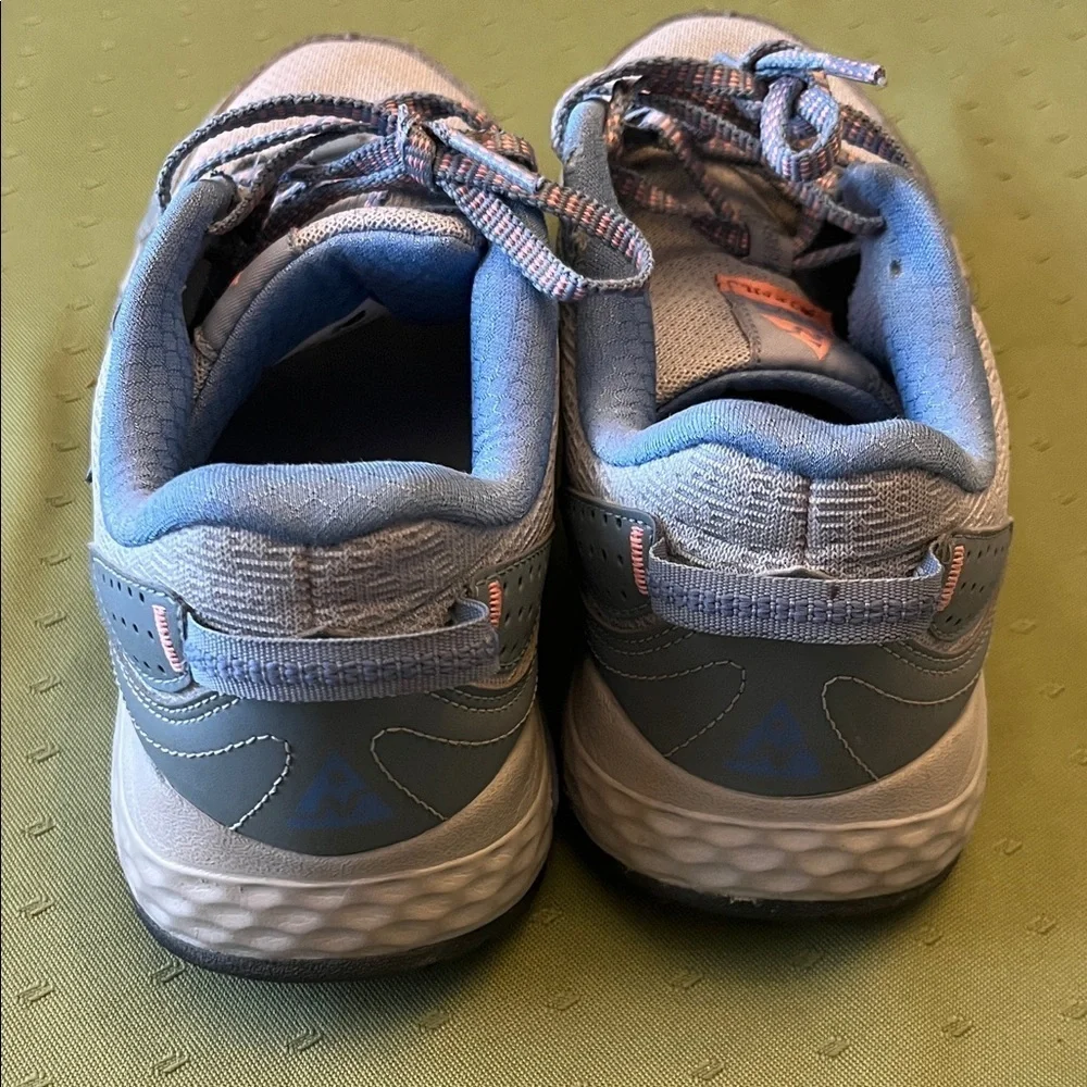New Balance Women's Athletic Shoes in Blue and gray size 9